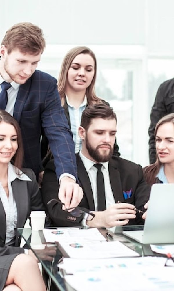 concept-teamwork-successful-business-team-workplace-office_160672-29585